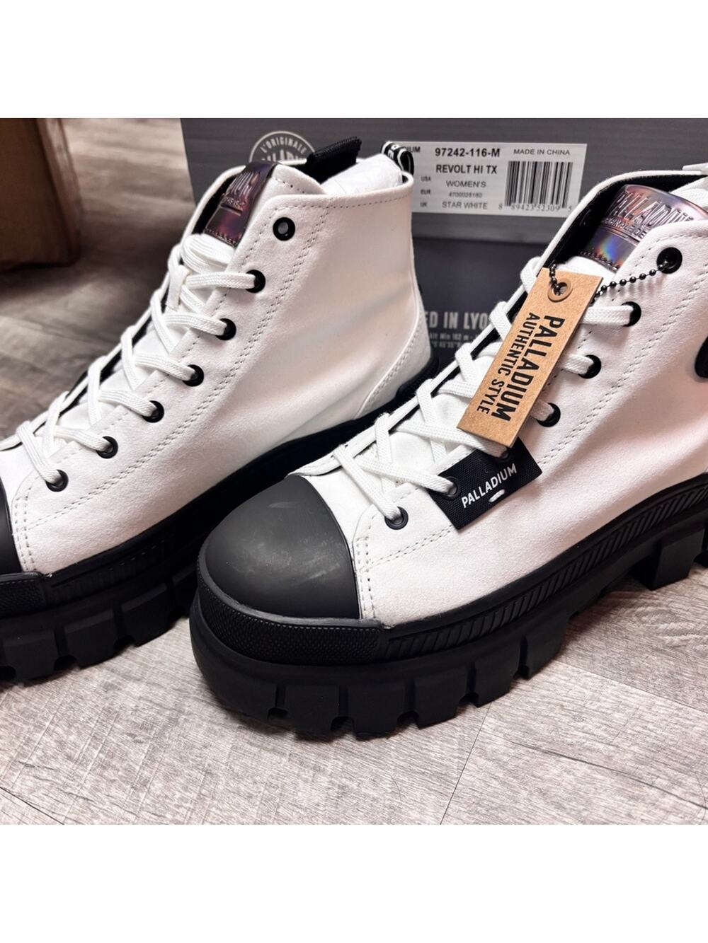 Palladium Women's White and Black Revolt High-Top Sneakers Size 9 New In Box!